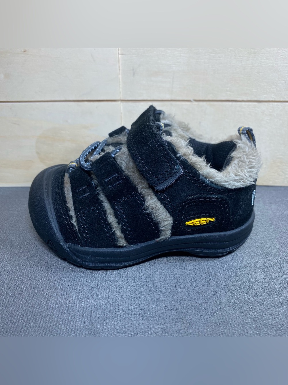 Keen Newport H2 Sandals Black Suede Infant Size 5 Baby Shoes Faux Fur Trim - Picture 4 of 11